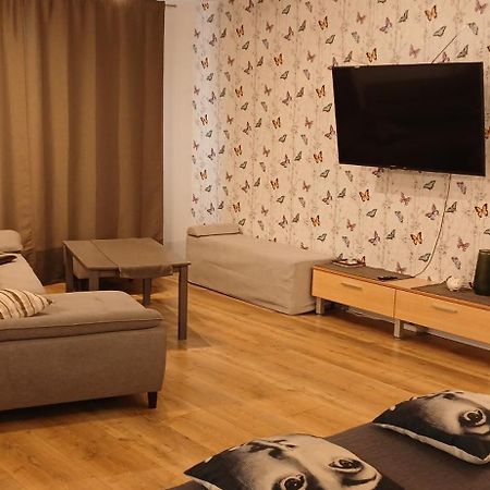 Elite Flats Two Bedroom Утена Екстер'єр фото