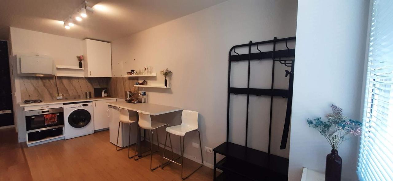 Elite Flats Two Bedroom Утена Екстер'єр фото